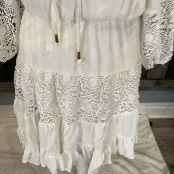 #225 Lace dress  - Picture 2 of 11